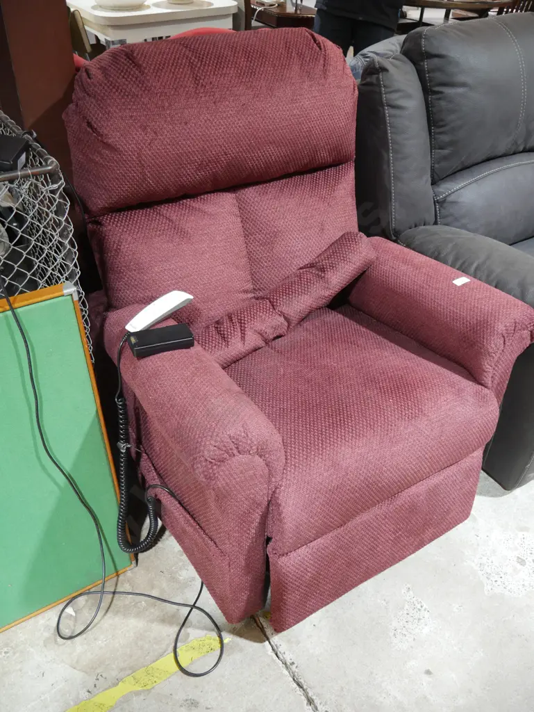 Electric liftup/recliner easy chair Image 1++