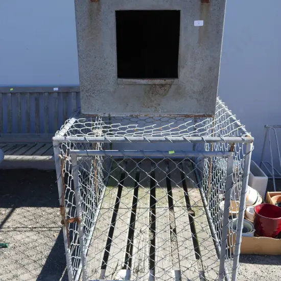 Dog kennel