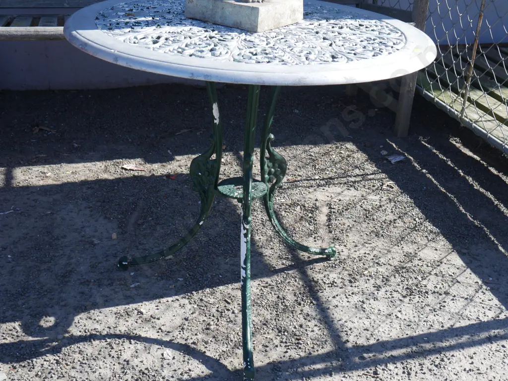 Outdoor table Image 1++