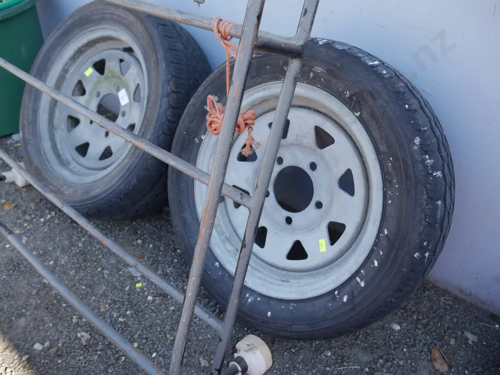 2 tyres Image 1++