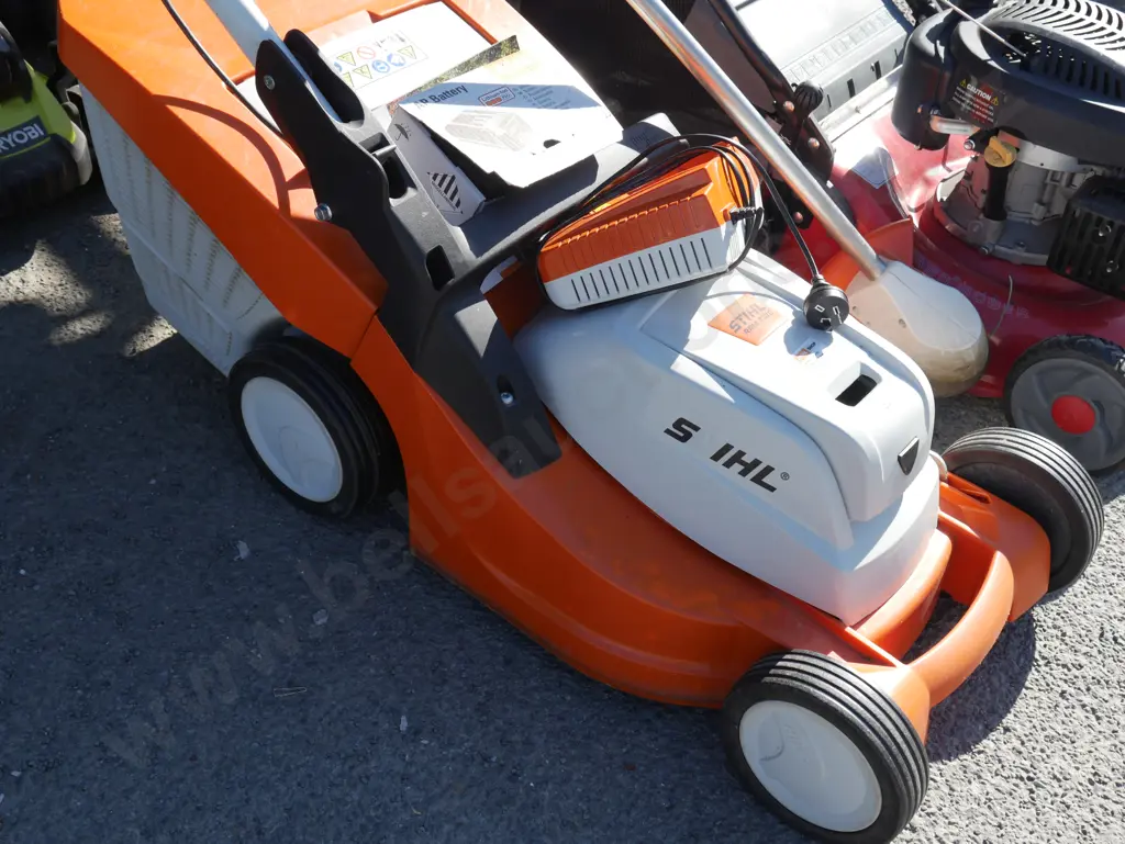 Stihl lawnmower and grass trimmer Image 1++