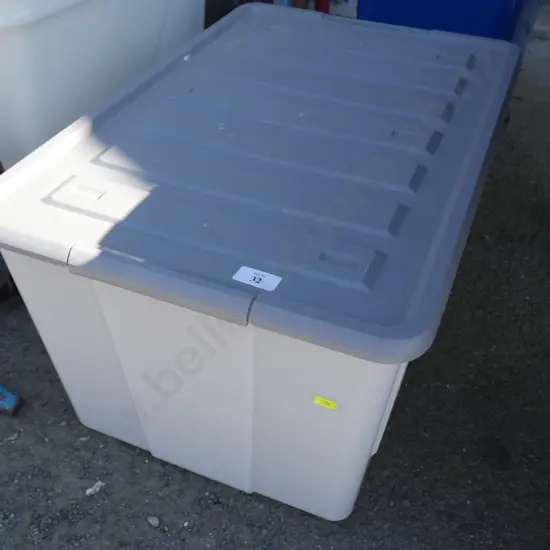 Storage container