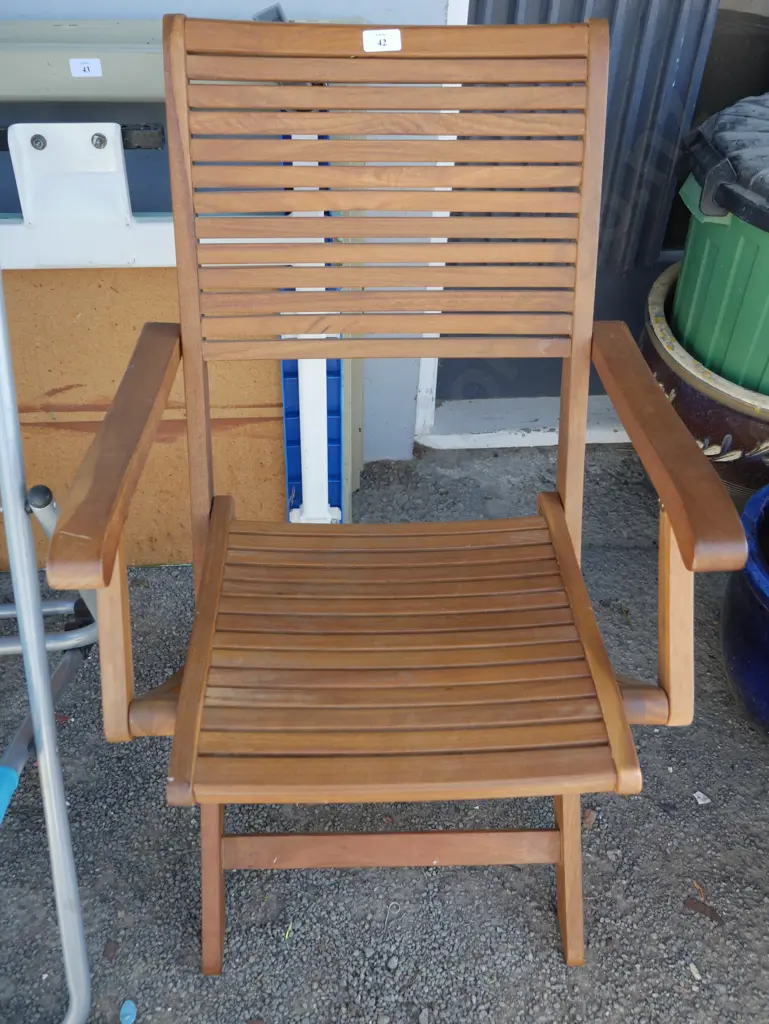Wooden fold up chair Image 1++