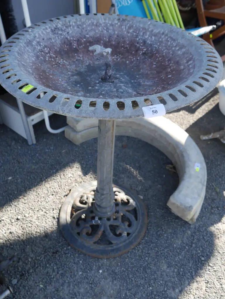 Bird bath Image 1++