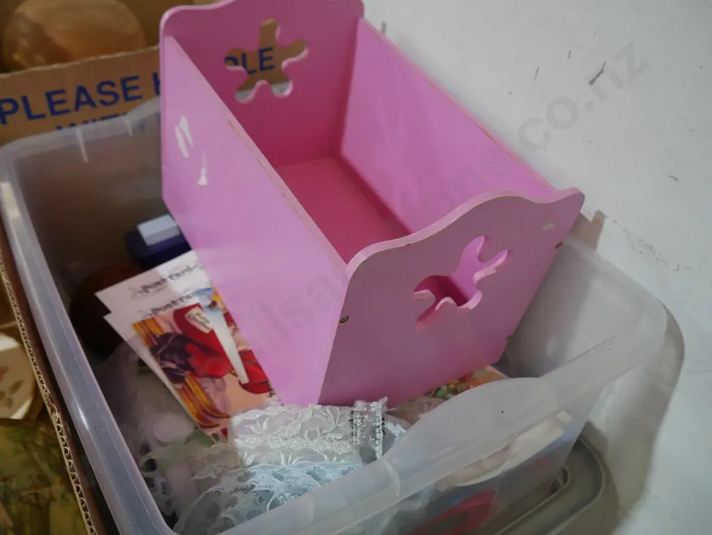 Pink wood container etc Image 1++