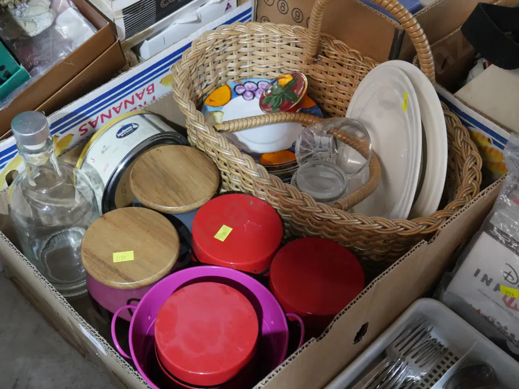 Basket, kitchen containers, plates ect Image 1++