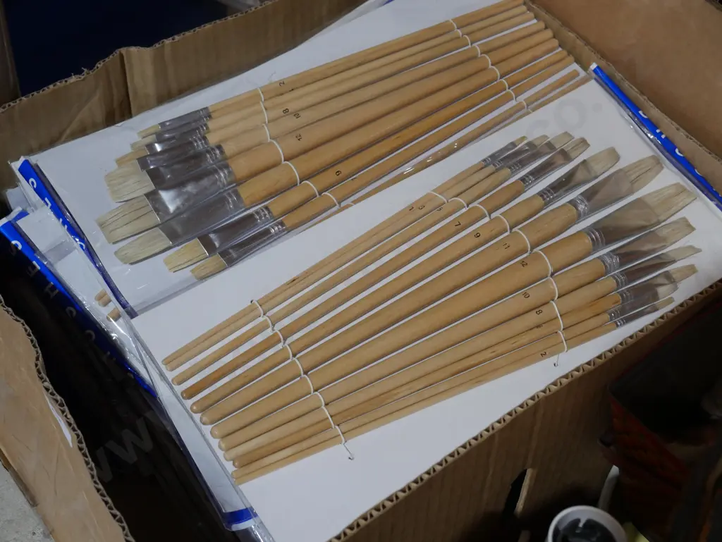 Paint brushes Image 1++