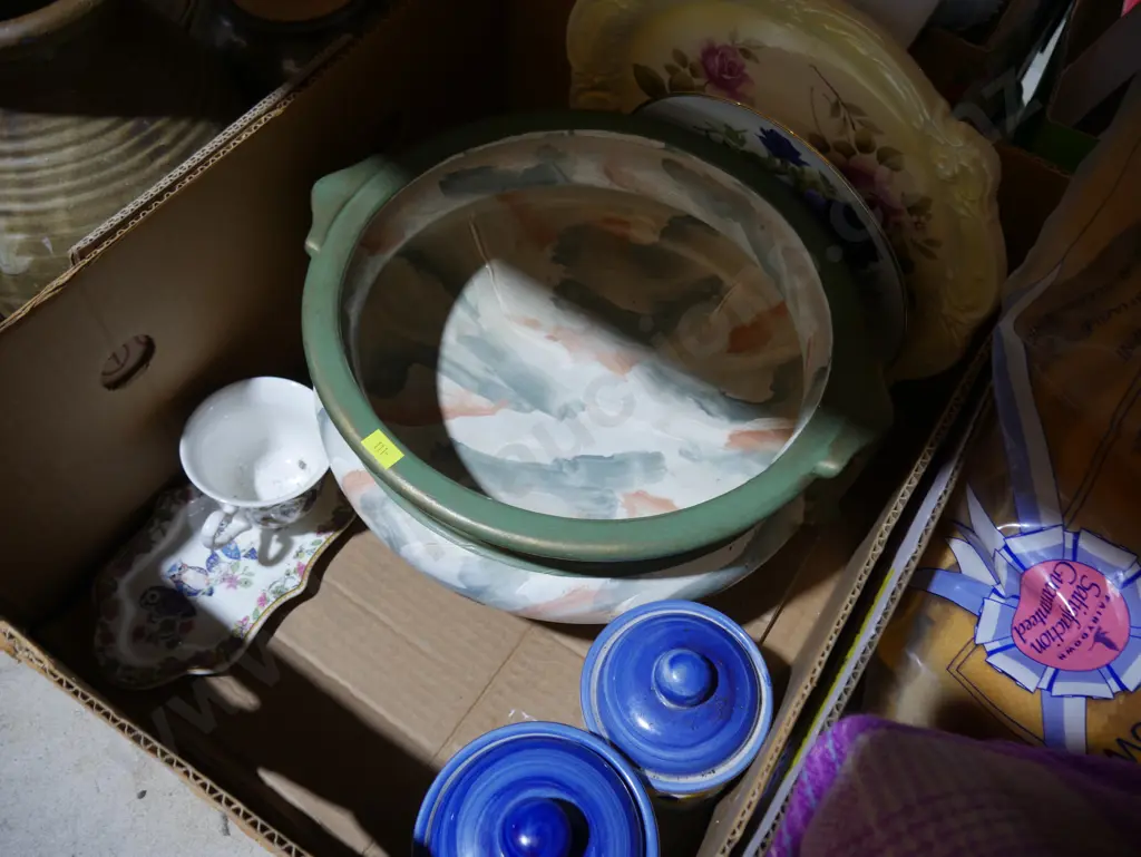2 boxes of pottery Image 1++
