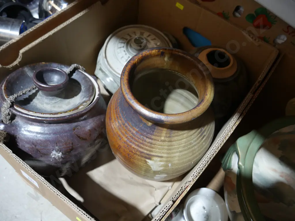 2 boxes of pottery Image 1++
