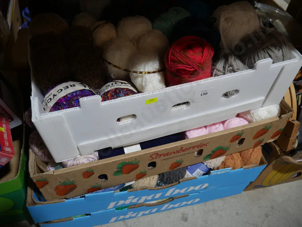 Knitting wool Image 1++