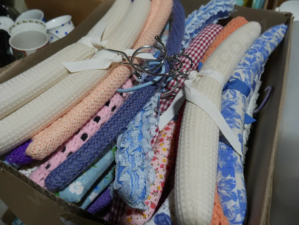 Coat hangers Image 1++