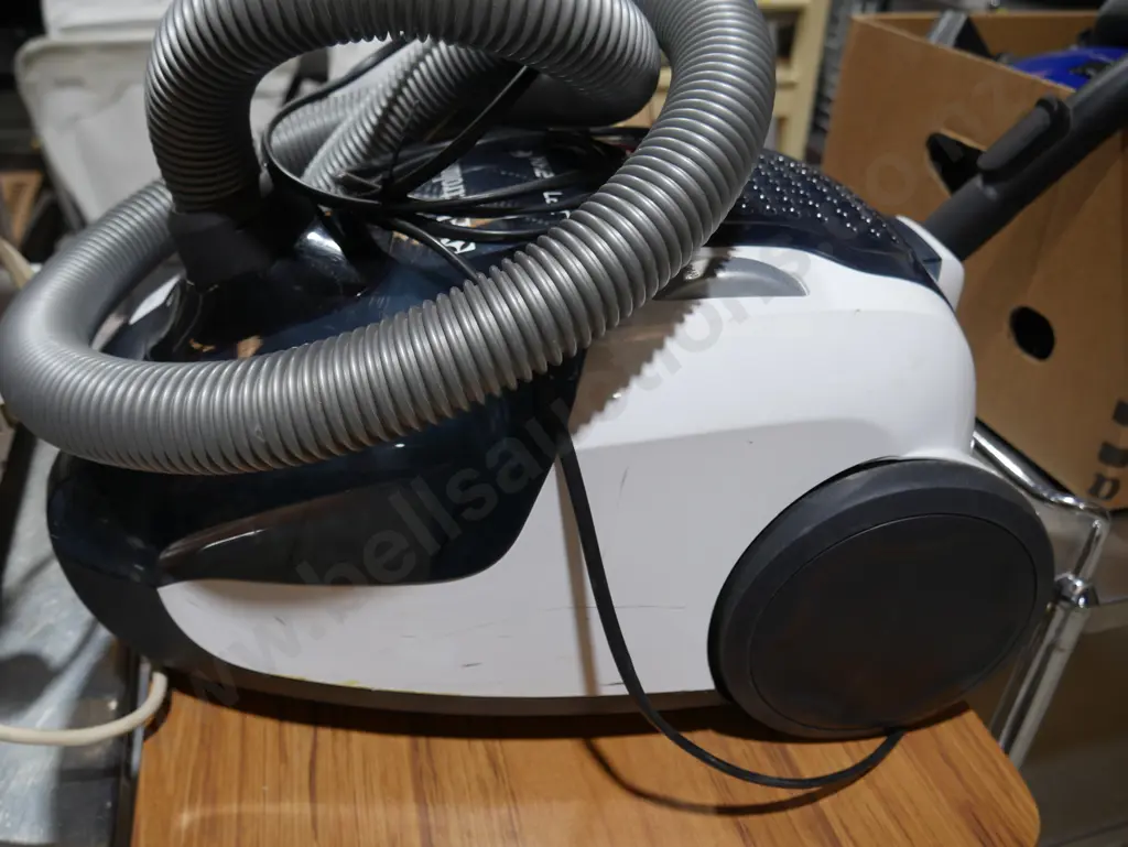 Vacuum cleaner Image 1++
