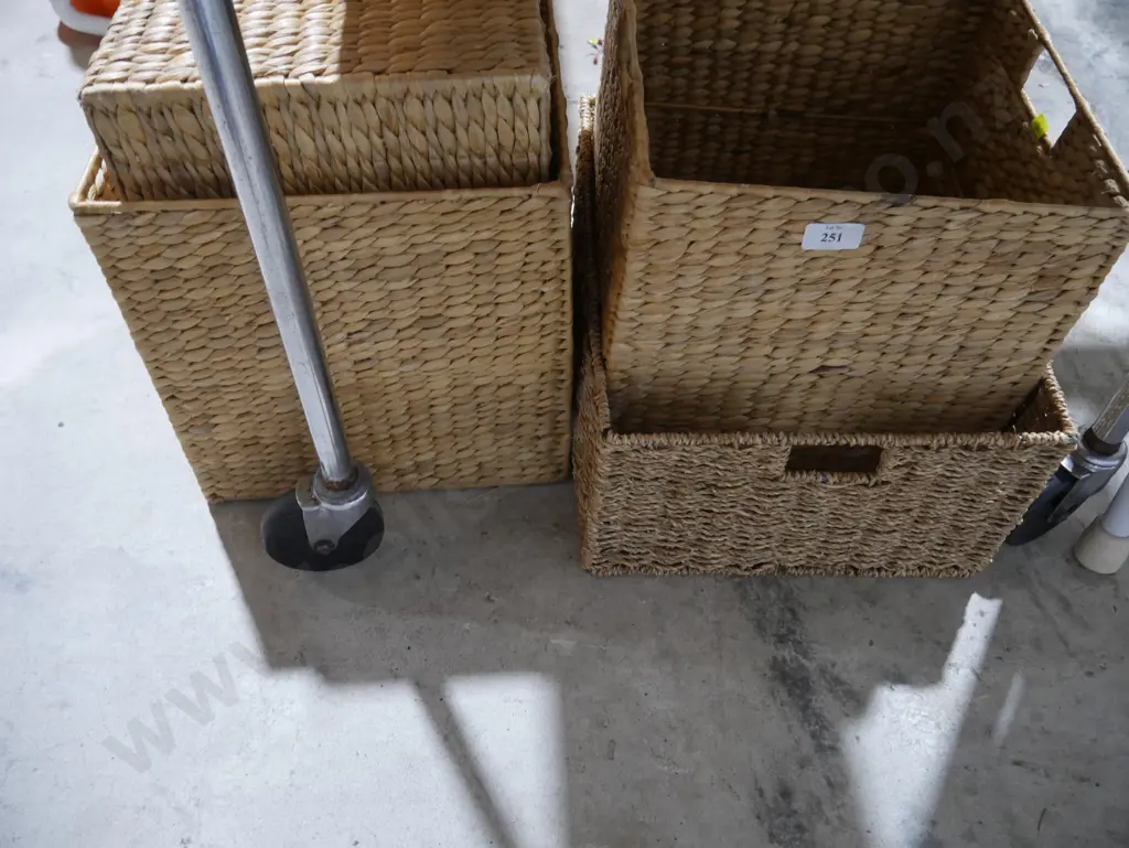 4 wooven baskets Image 1++