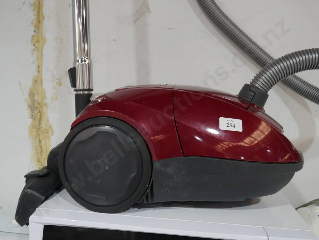 Vacuum cleaner Image 1++