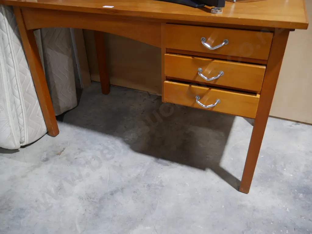 Office desk Image 1++