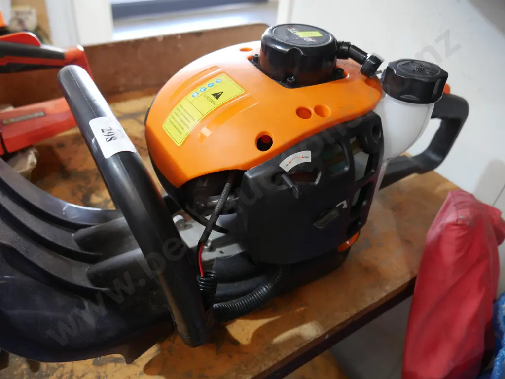 Jobmate petrol hedge trimmer Image 1++