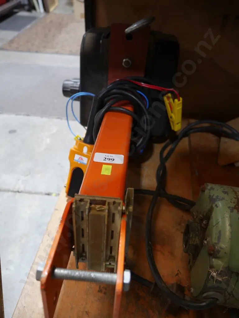 Outrigger Leg Image 1++