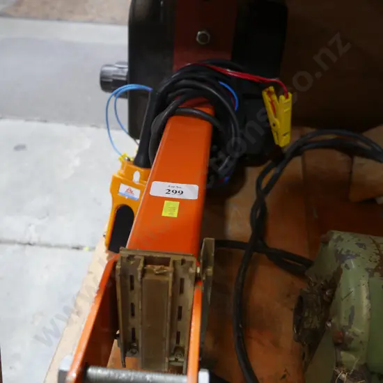 Outrigger Leg