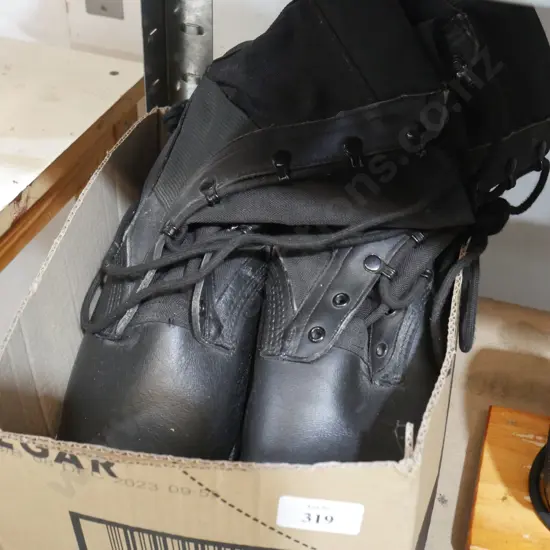 Pair boots