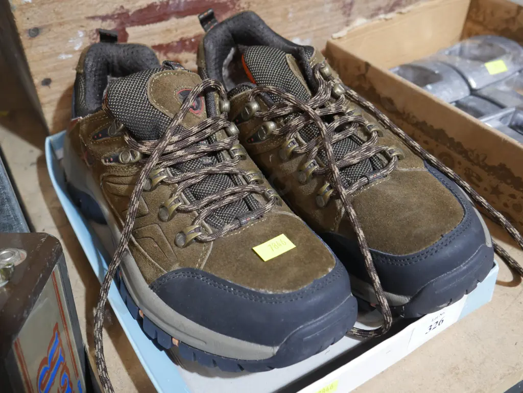 Pair walking shoes Image 1++