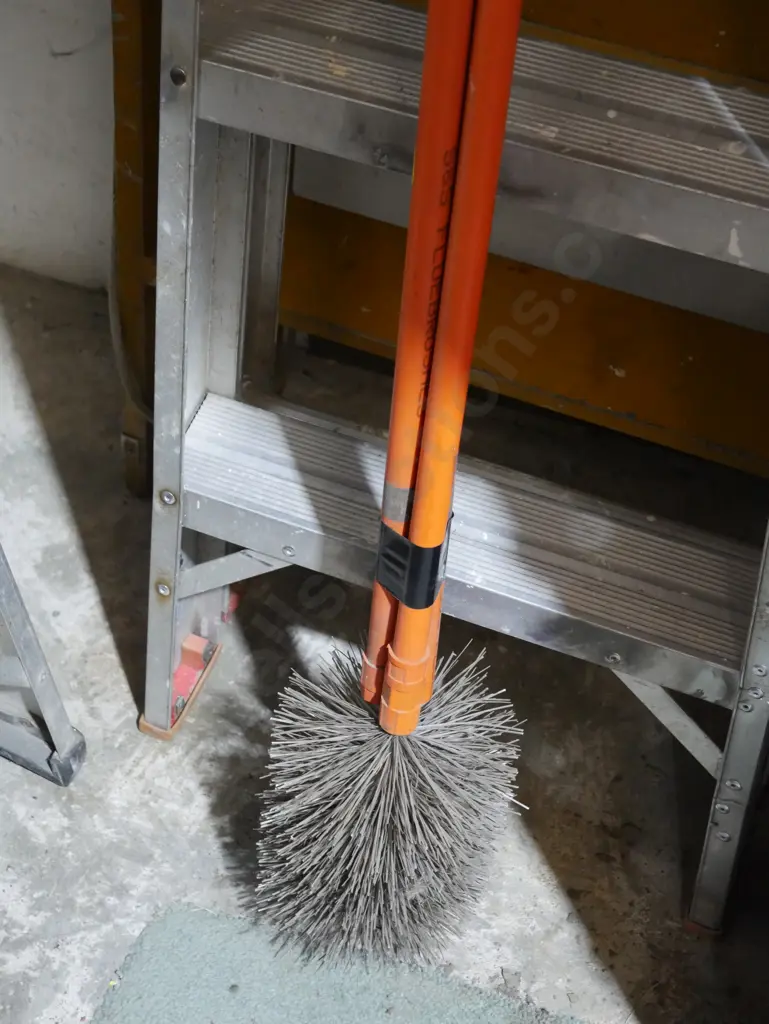 Flue brushes Image 1++