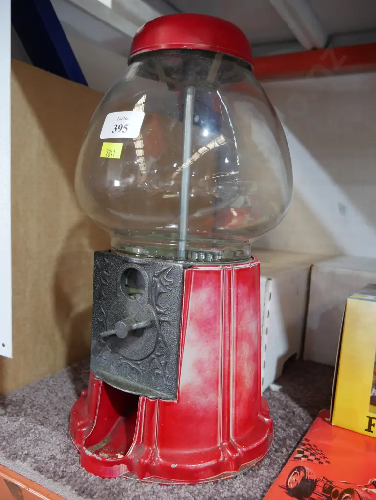 Old gumball machine Image 1++