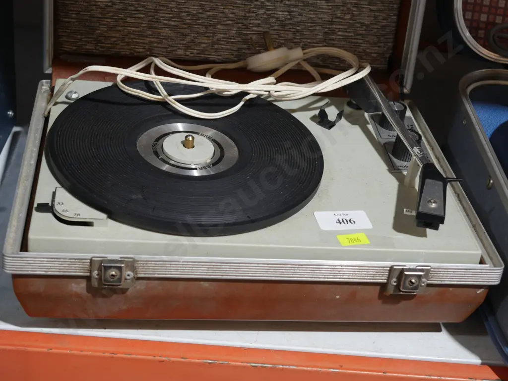 Cavalier record player Image 1++