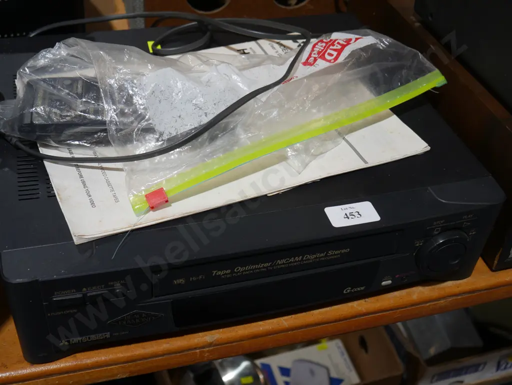 Mitsubishi video cassette recorder Image 1++