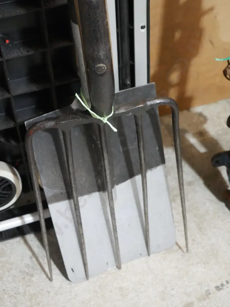 Garden fork and spade Image 1++