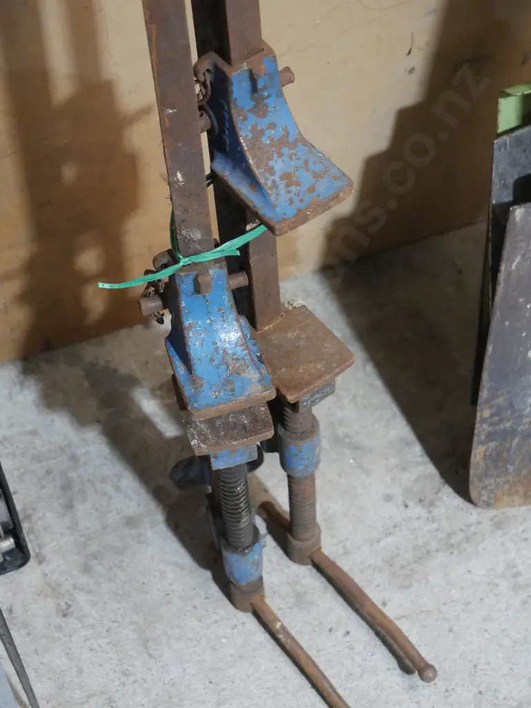 2 sash clamps Image 1++