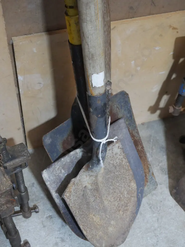 3 shovels Image 1++
