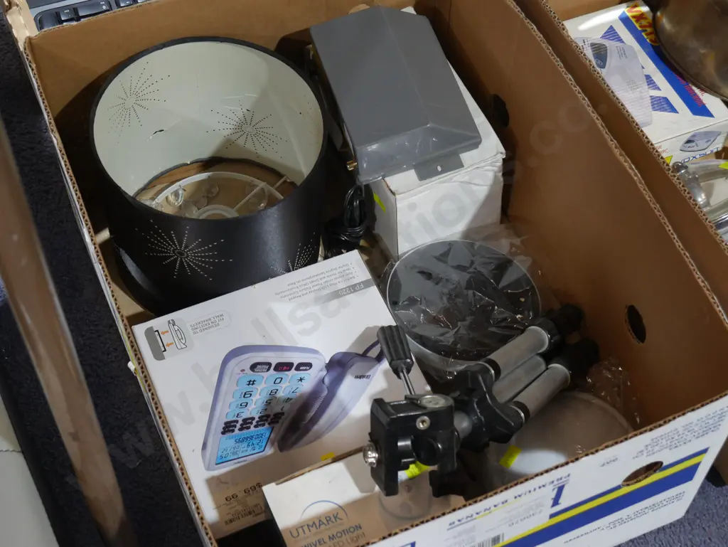 Box with tripod, motion sensor ect Image 1++