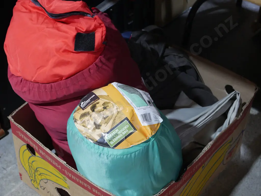 2 sleeping bags ect Image 1++