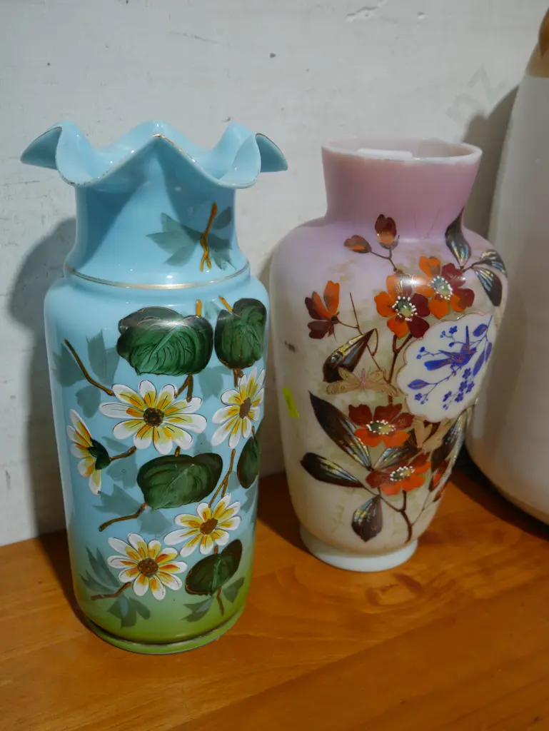 2 Victorian glass vases Image 1++