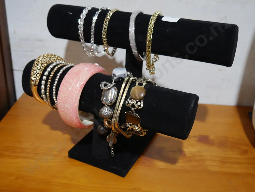 Bracelets Image 1++