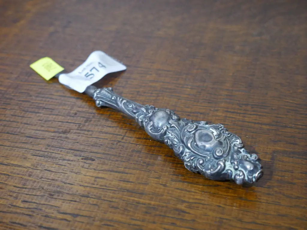 S/silver manicure tool Image 1++