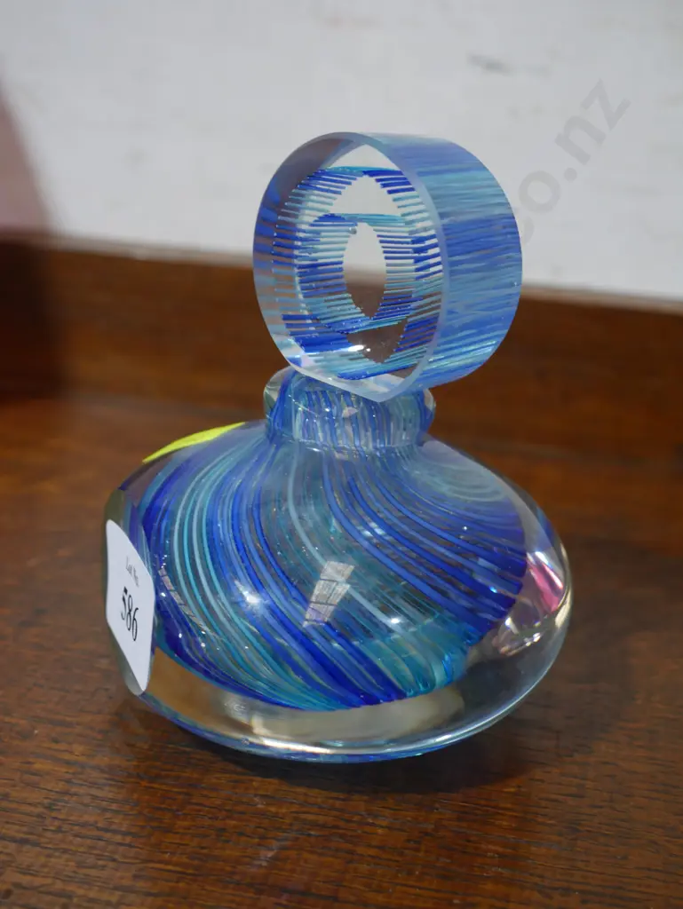 Art glass scent bottle Image 1++