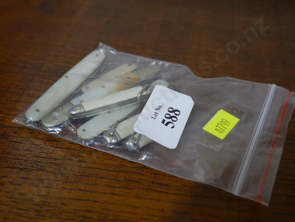 Pearl handle pocket knives Image 1++