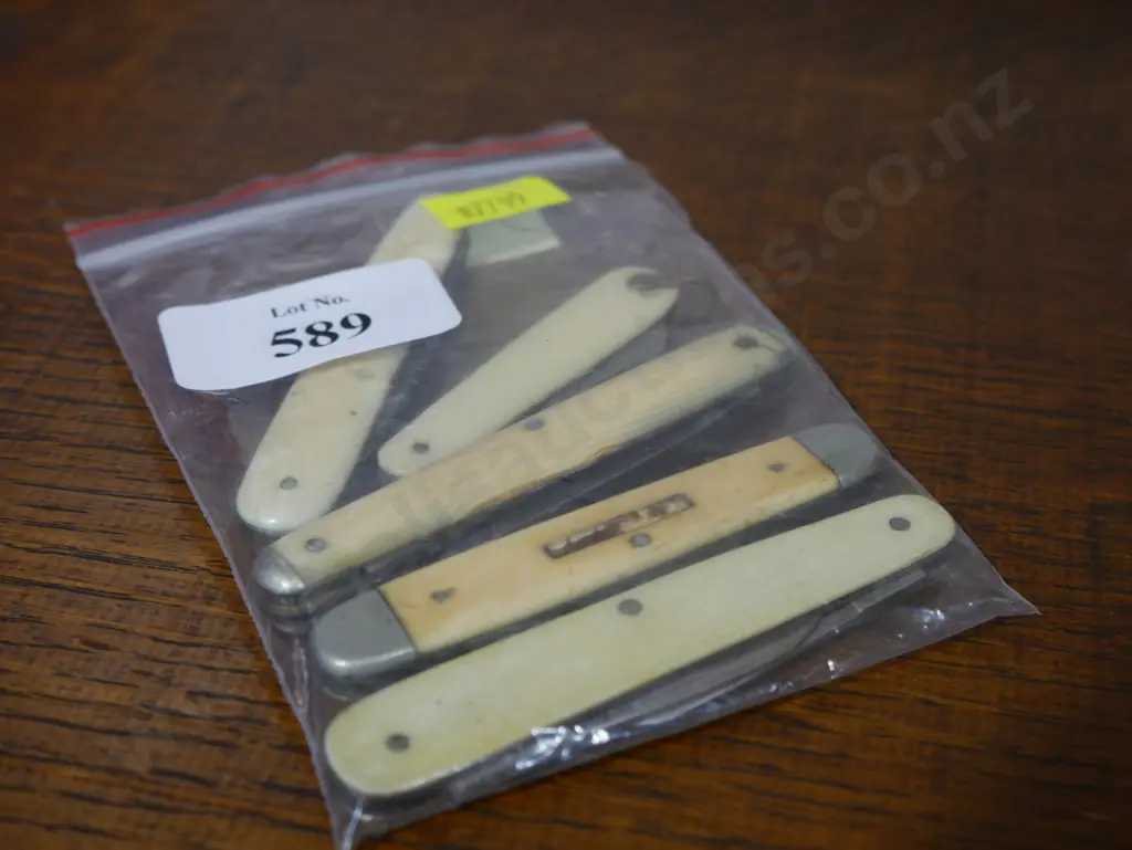 Bone handle pocket knives Image 1++
