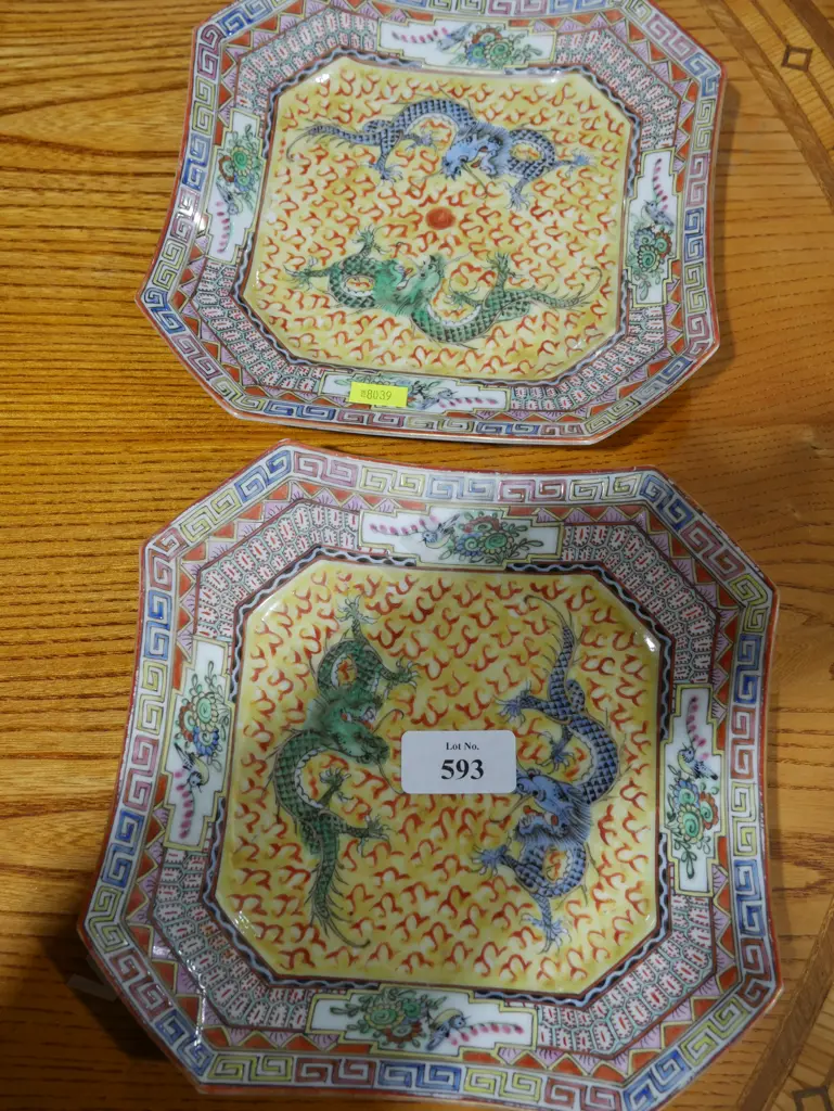 Pair Chinese plates Image 1++