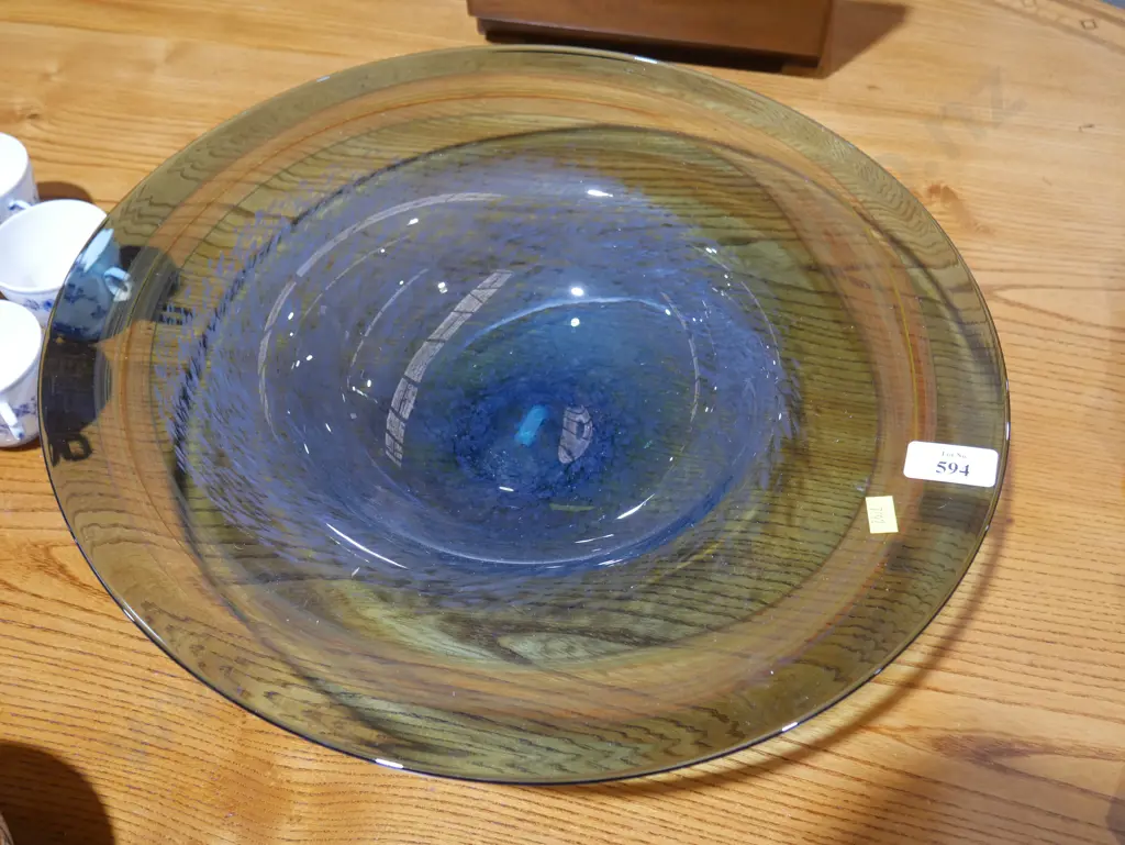Art glass bowl Image 1++