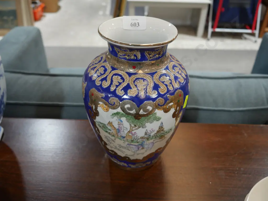 Chinese vase Image 1++