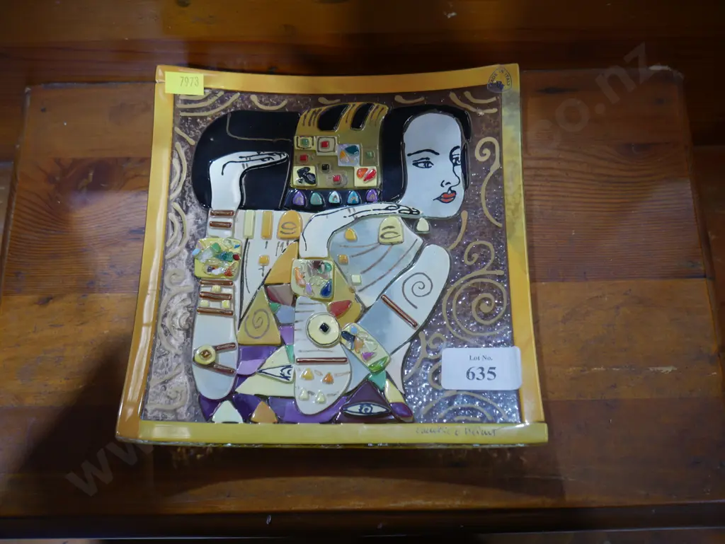 Art glass dish Image 1++