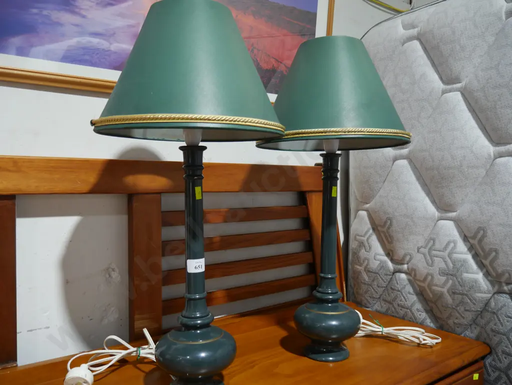 Pair of lamps Image 1++