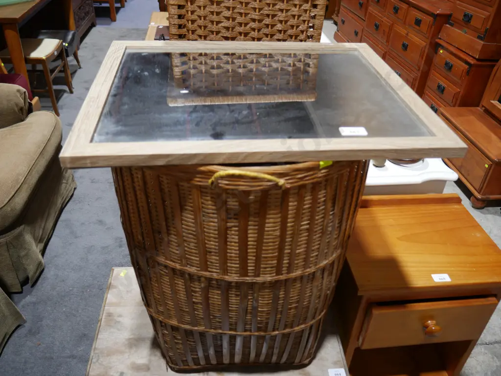 Mirror and basket Image 1++
