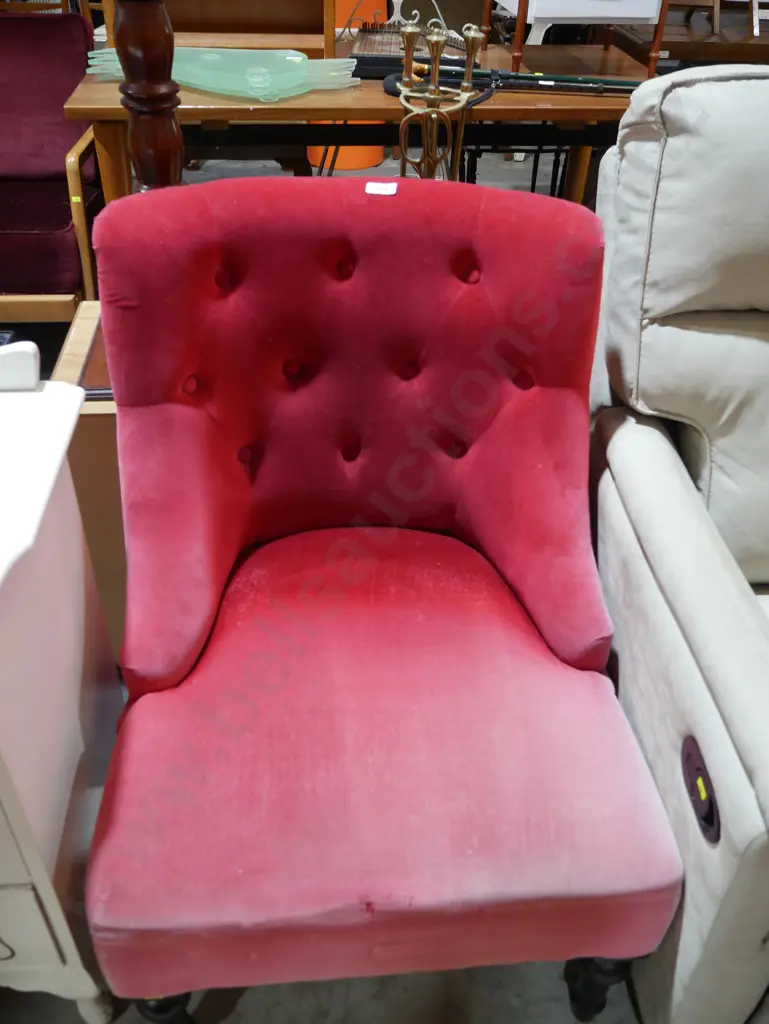 Red chair Image 1++