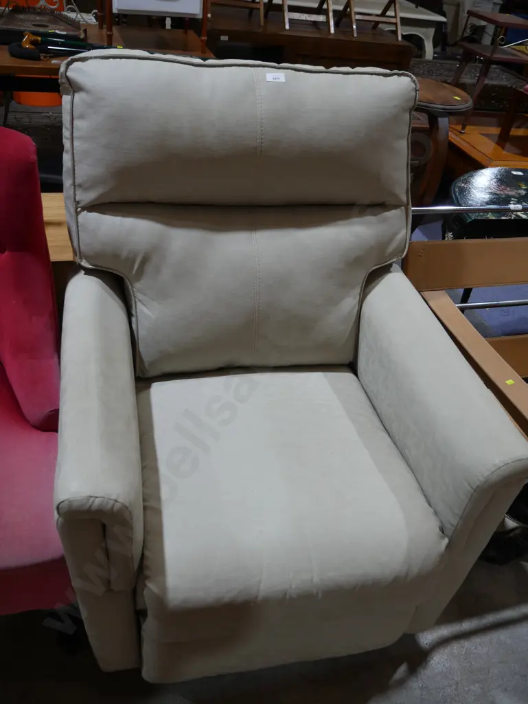 Recliner chair Image 1++