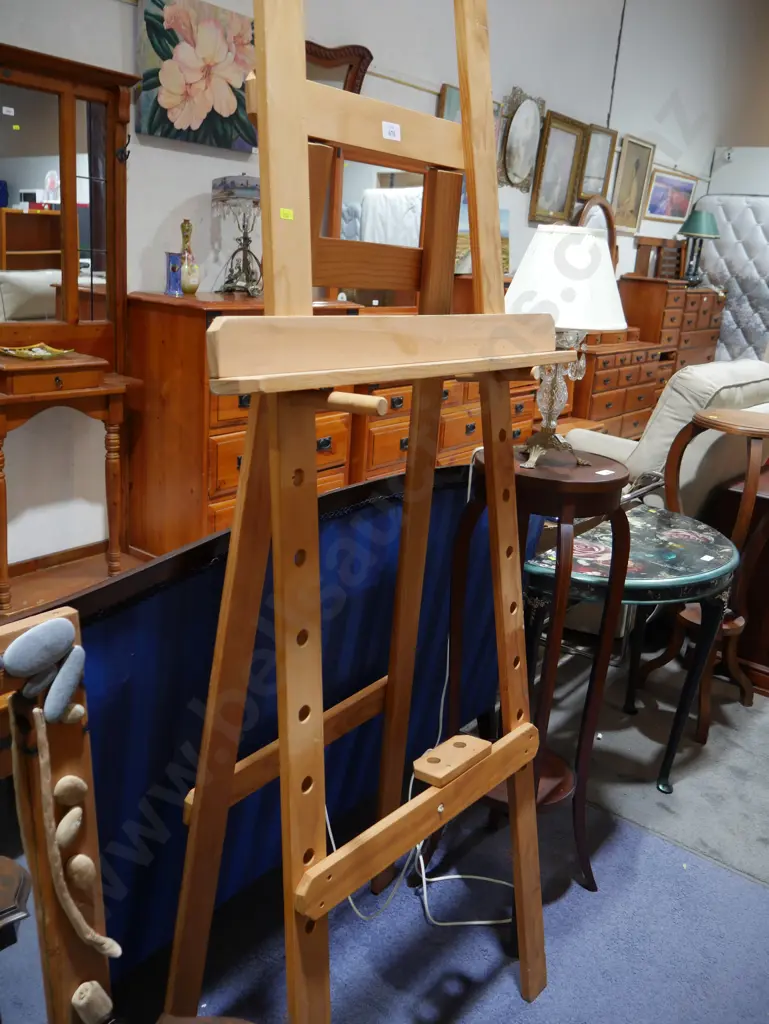 Artist easel Image 1++