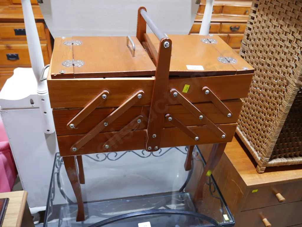 Wooden sewing box Image 1++