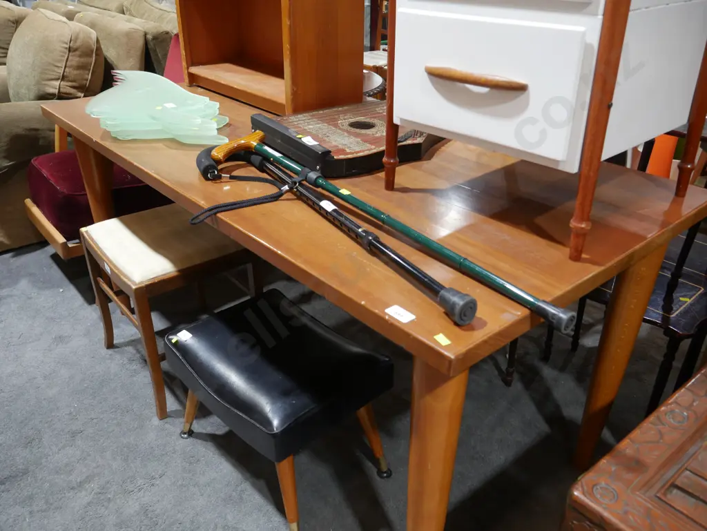 Dining table Image 1++